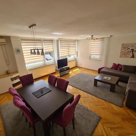 Walnut Apartment - Private Garage サラエヴォ エクステリア 写真