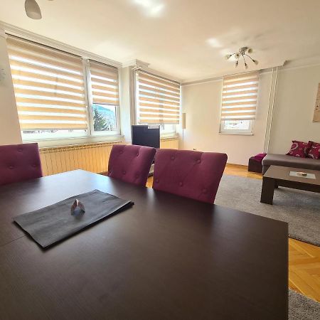 Walnut Apartment - Private Garage サラエヴォ エクステリア 写真