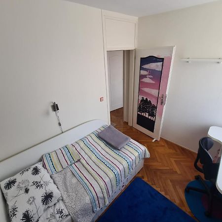 Walnut Apartment - Private Garage サラエヴォ エクステリア 写真