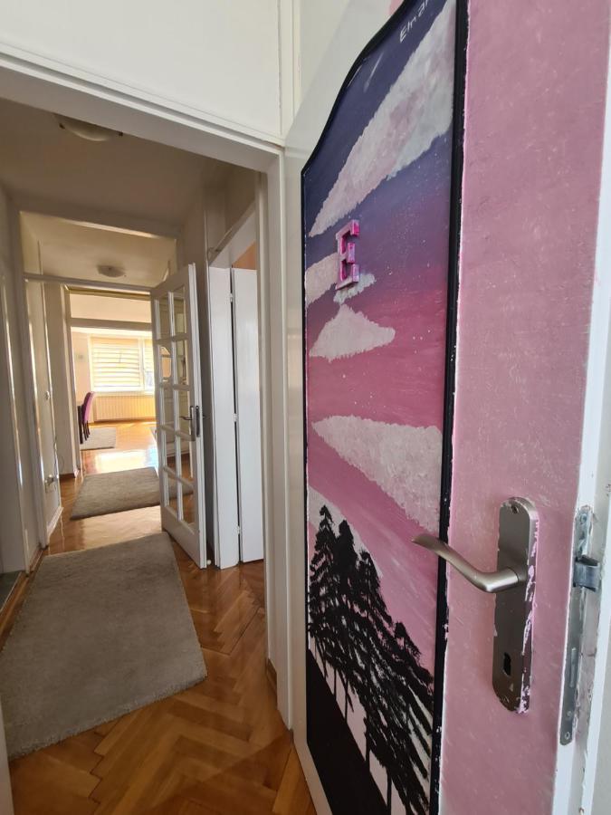 Walnut Apartment - Private Garage サラエヴォ エクステリア 写真
