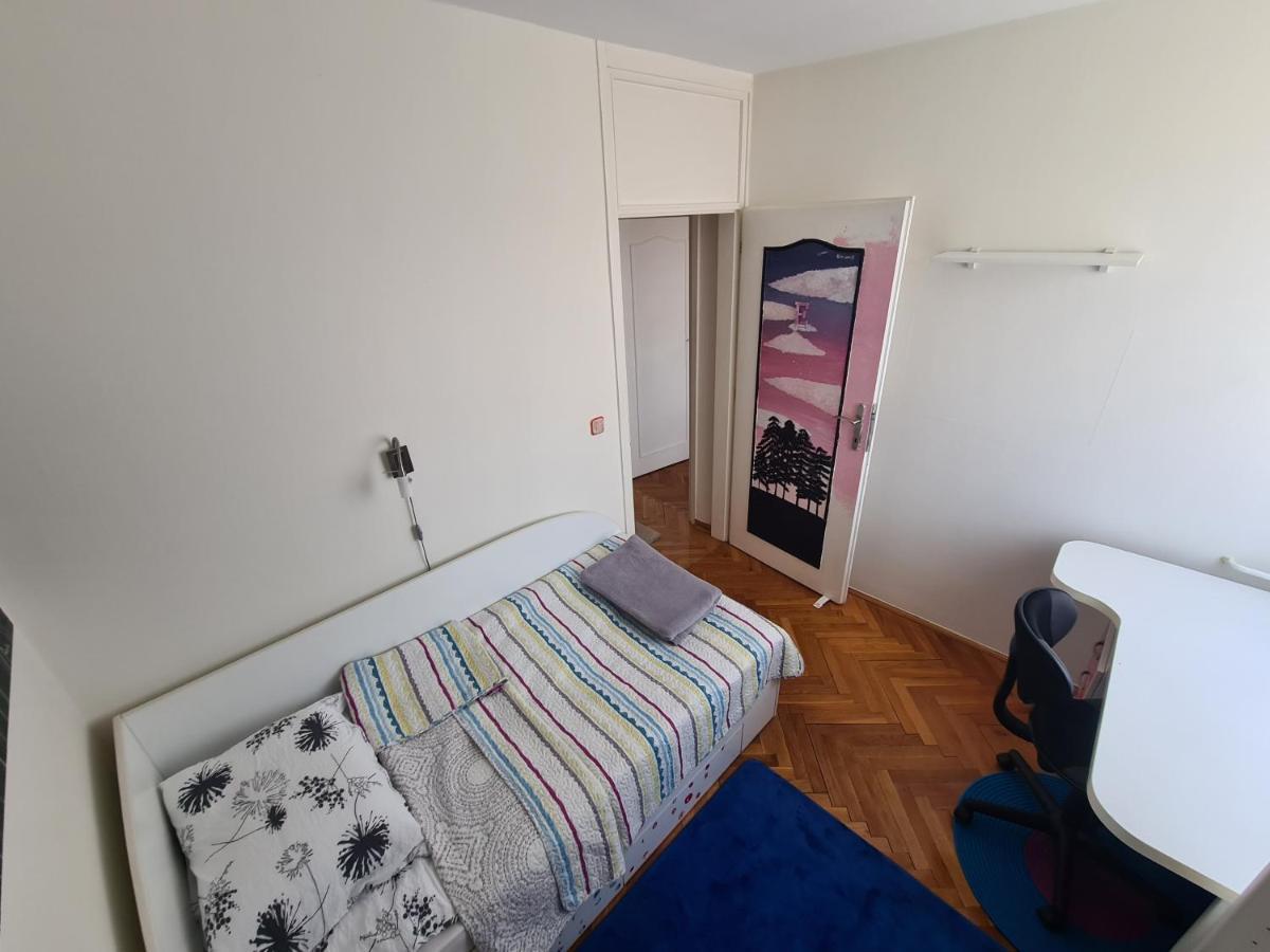 Walnut Apartment - Private Garage サラエヴォ エクステリア 写真