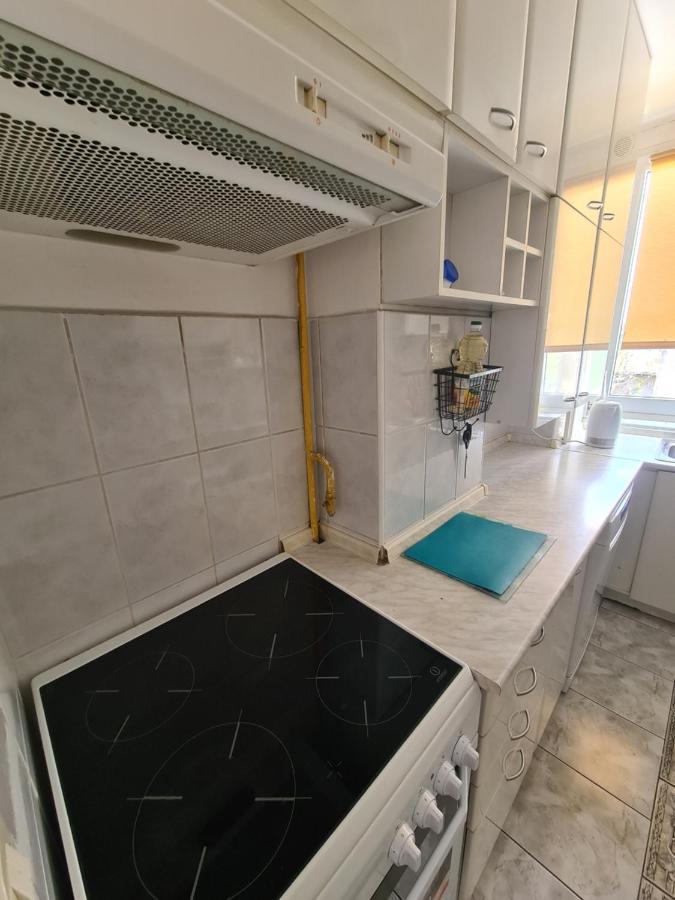 Walnut Apartment - Private Garage サラエヴォ エクステリア 写真