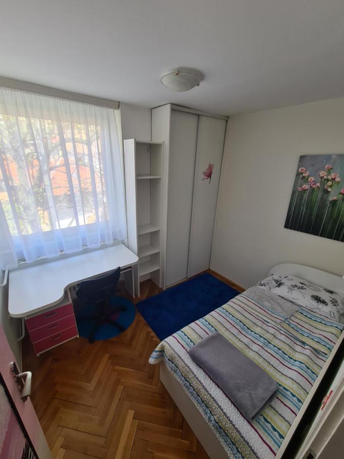 Walnut Apartment - Private Garage サラエヴォ エクステリア 写真
